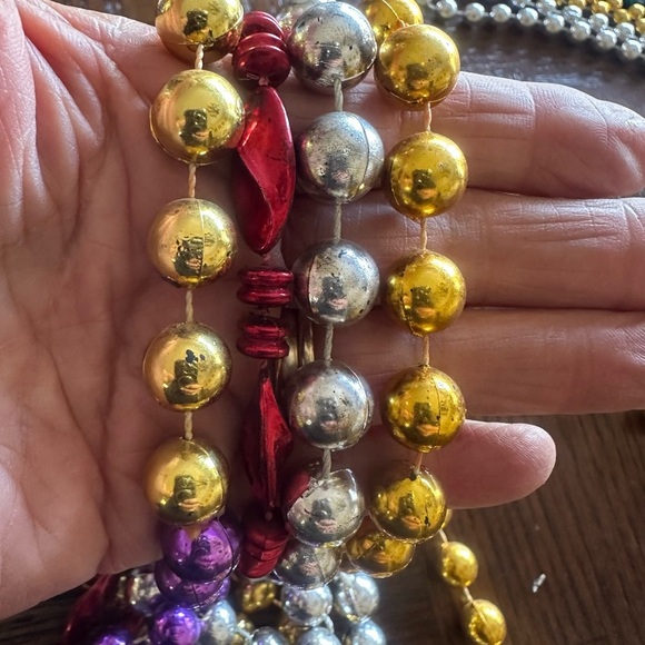 Marti Gras Beads 4LBS Mixed Length Shape & Color 40 Necklaces - Picture 6 of 10